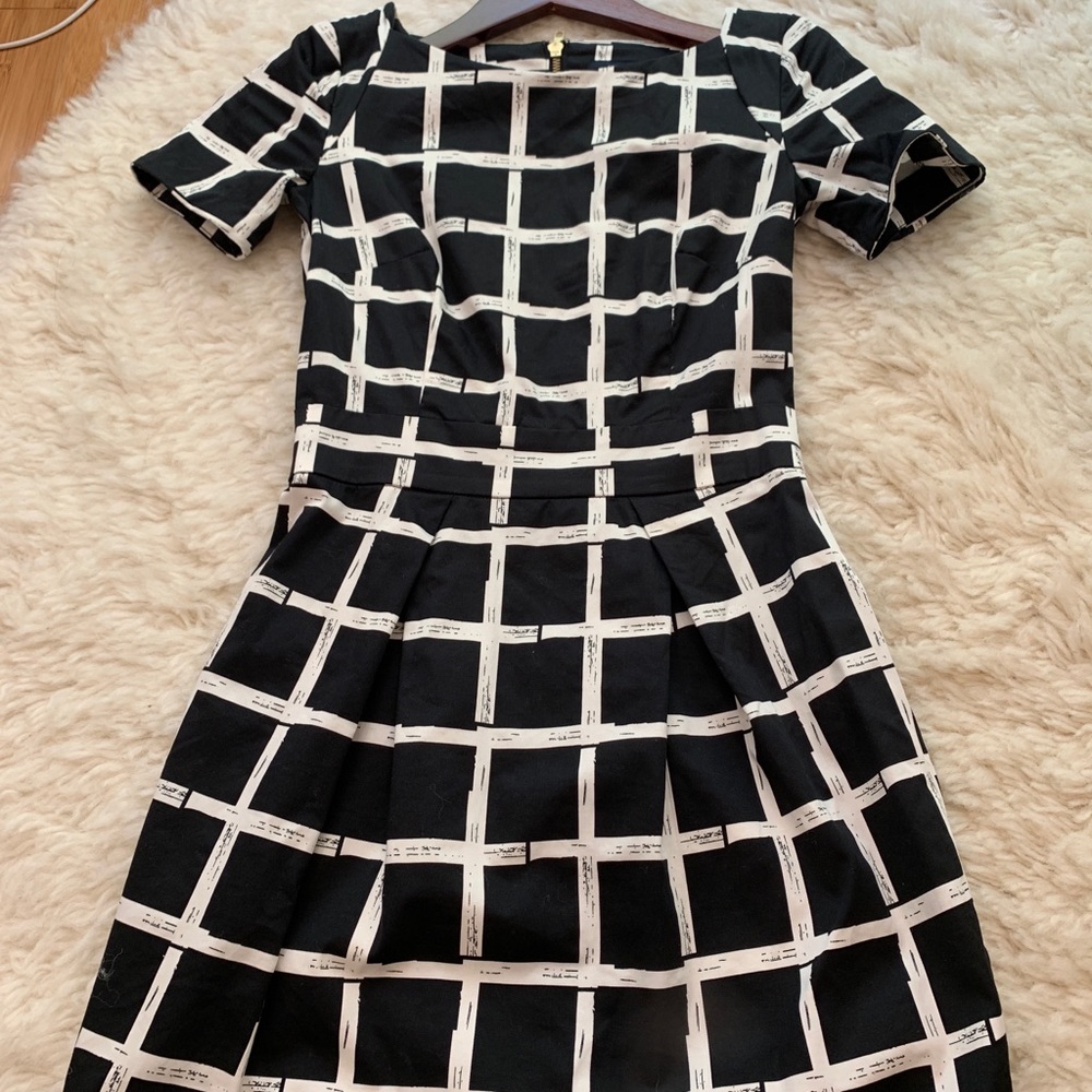 Short Sleeve Black and White Dress